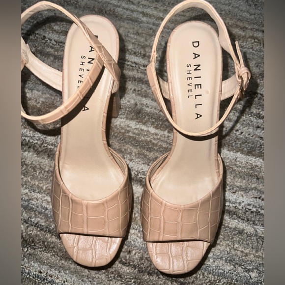Daniella Shevel Platform Heels Sandals Size EU 39.5 (like new) - Picture 8 of 8